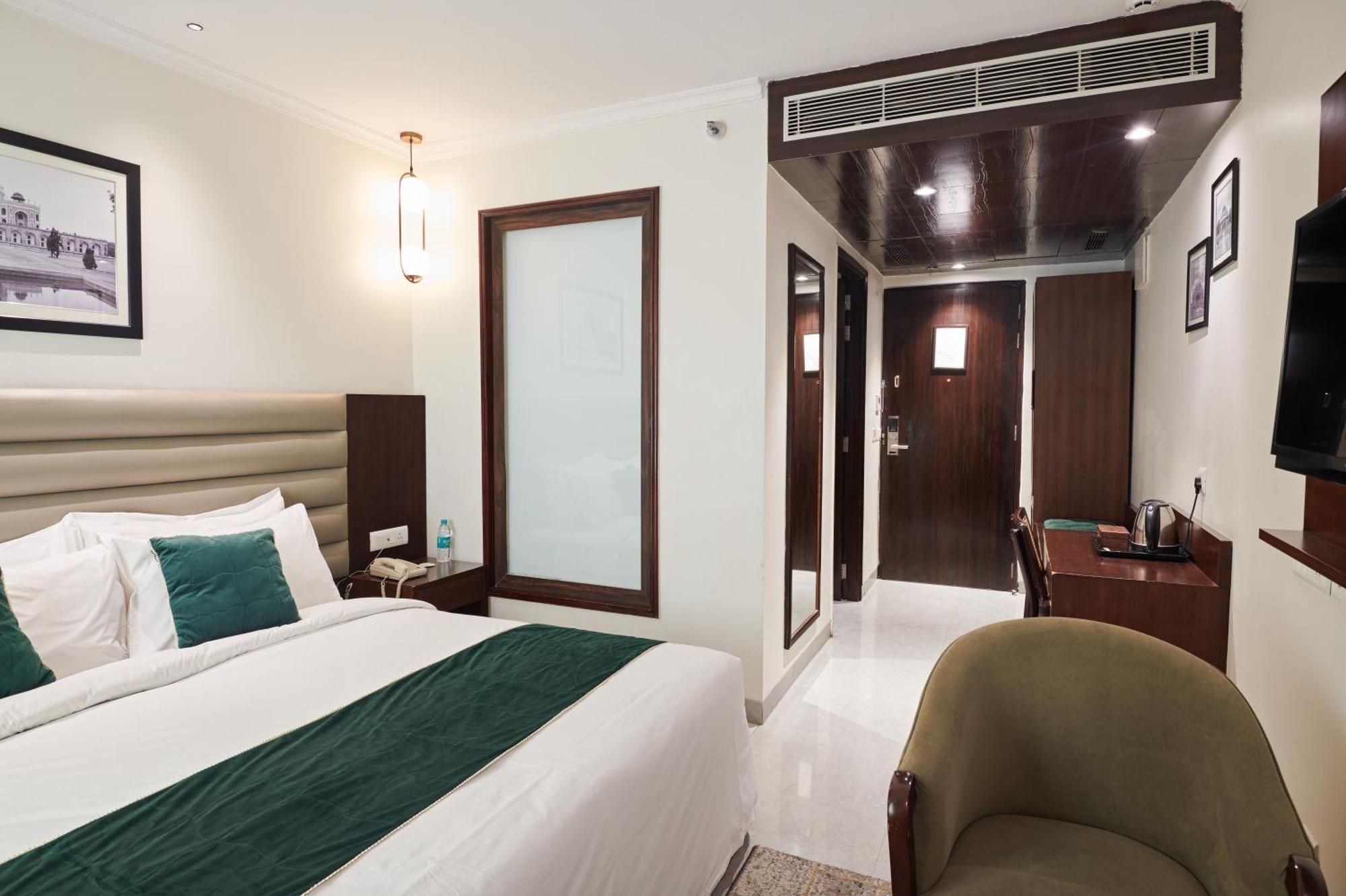 Deventure Sarovar Portico Patel Nagar Нью-Делі Екстер'єр фото