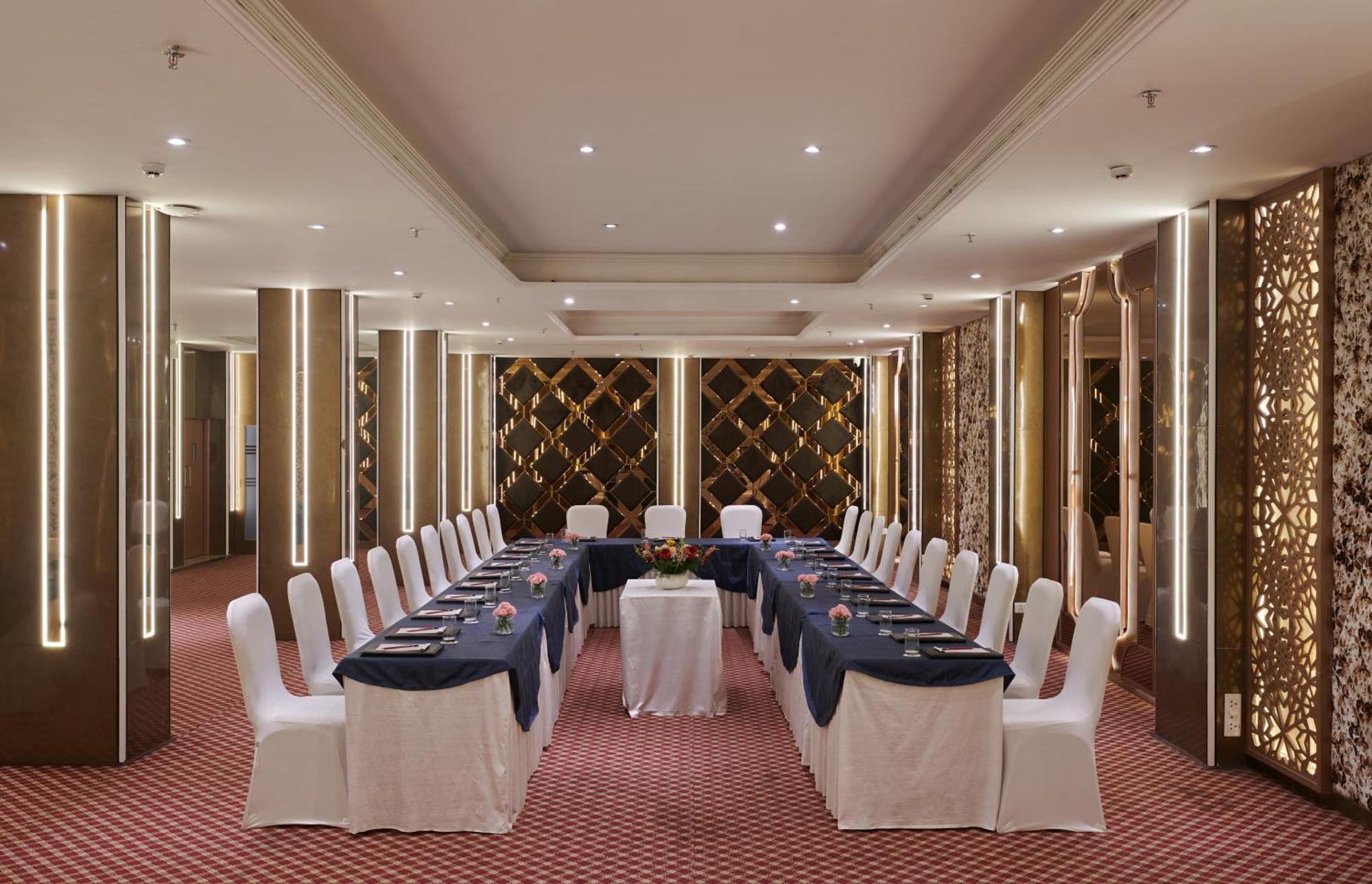 Deventure Sarovar Portico Patel Nagar Нью-Делі Екстер'єр фото