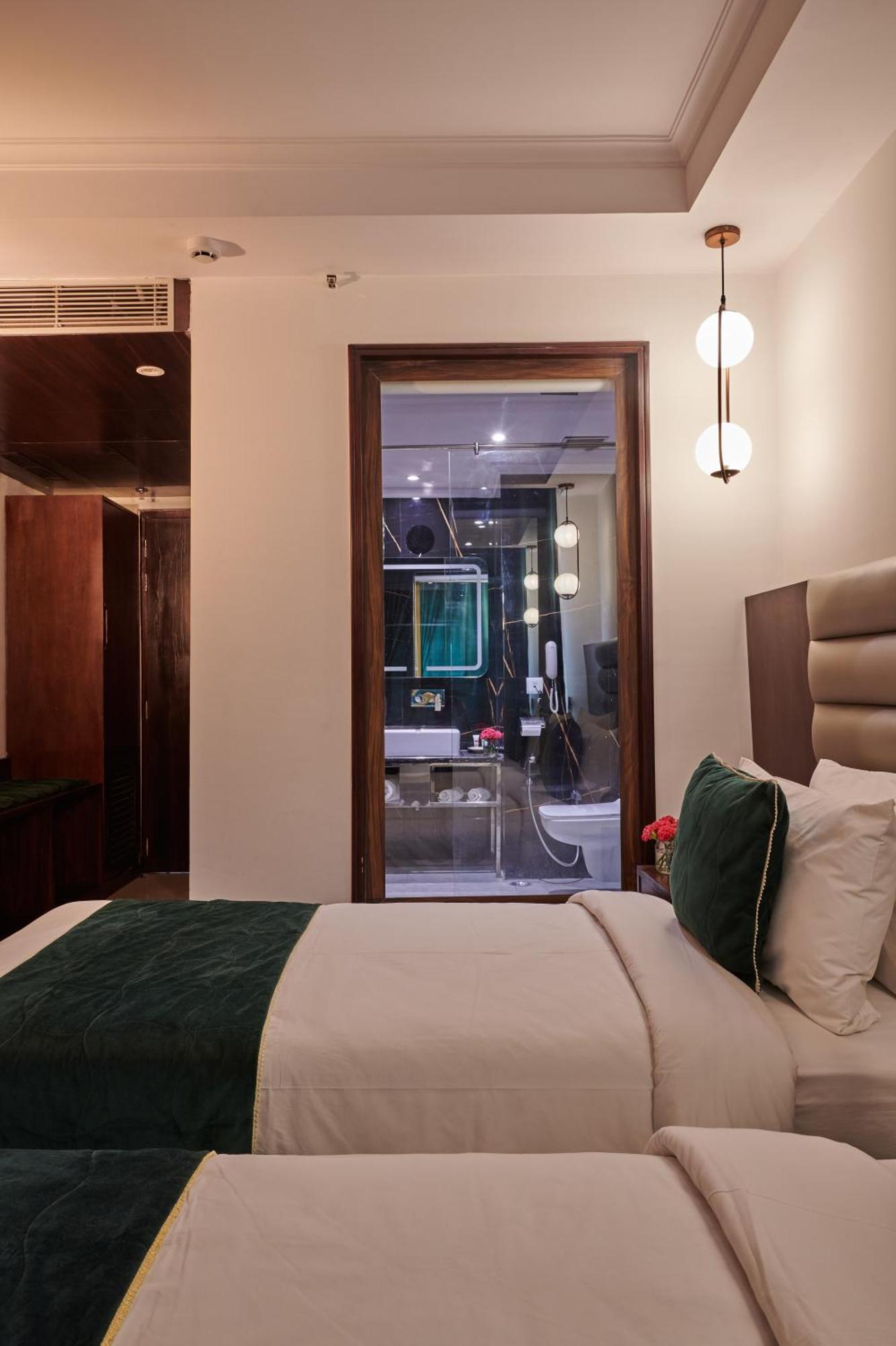 Deventure Sarovar Portico Patel Nagar Нью-Делі Екстер'єр фото